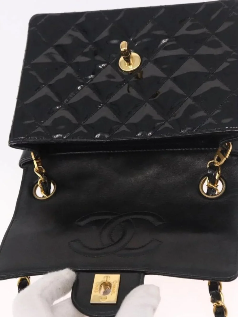 CHANEL Mini Matelasse 17 Chain Bag Patent leather Black Gold CC Auth 184825V